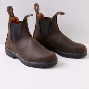 Blundstone brown boots. Women’s size 8.5 Worn just a handful of times.